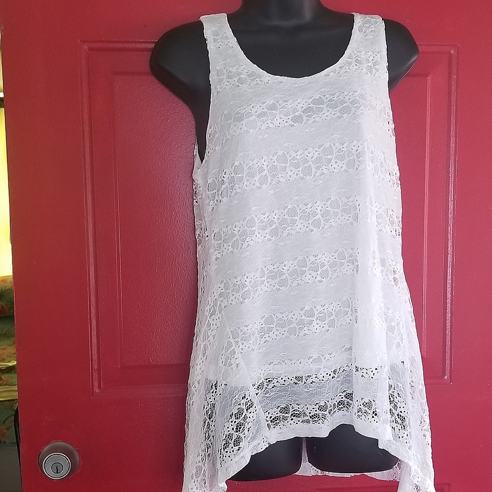 NWT ONE WORLD Sleeveless Shirt White lace lined Floral Design Women Size S
